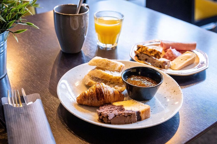 Breakfast/Coffee Service 57 of 107