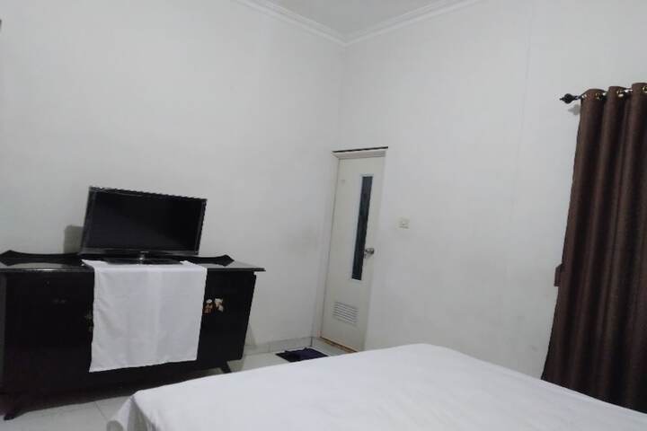 Room 4 of 10