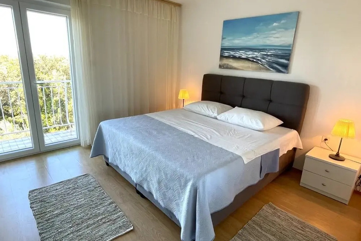 Room 4 of 13