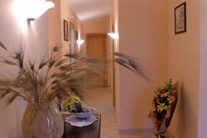 Ballroom/Hall 30 of 34