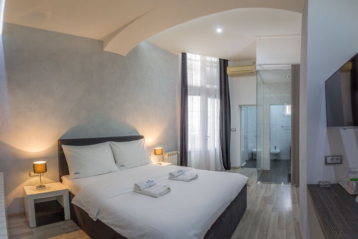 Room 6 of 55
