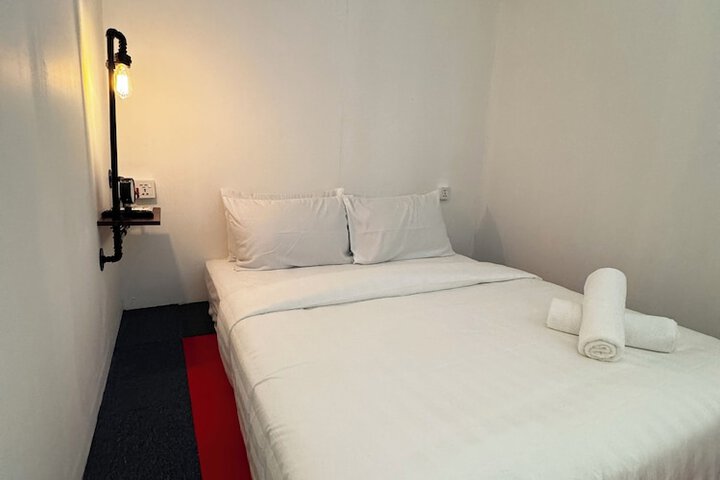 Room 7 of 122