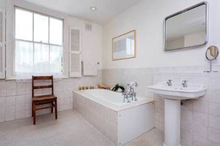 Room 2 of 20