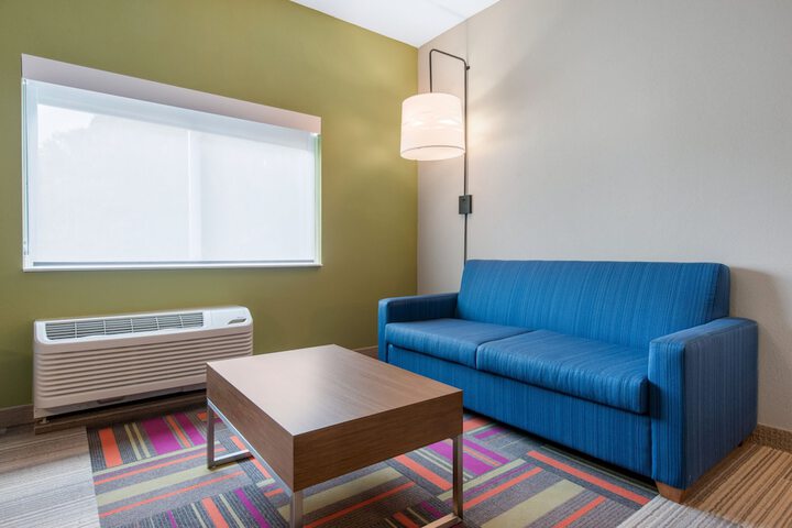 Room 32 of 87