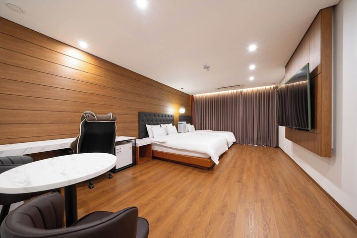 Room 15 of 29