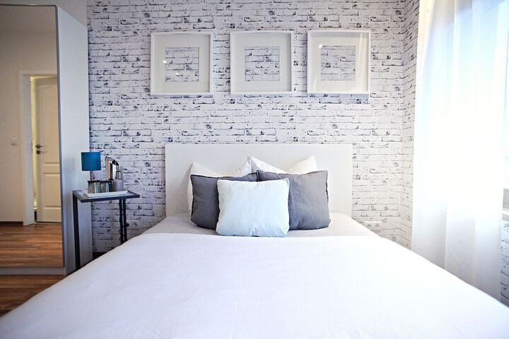 Room 4 of 77