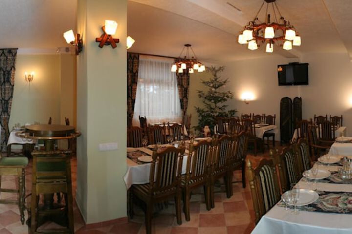 Dining 51 of 57
