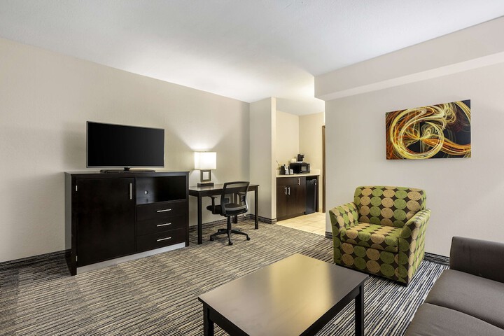1 King Bed Microwave and Refrigerator WiFi Full Breakfast (1 of 22)