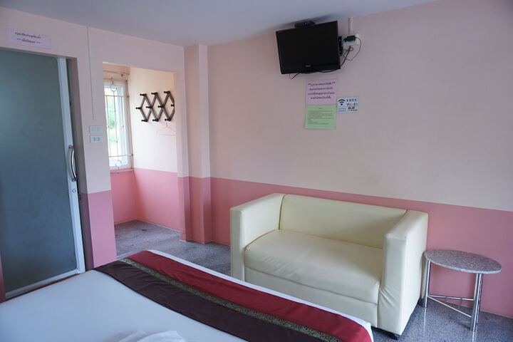 Room 8 of 27