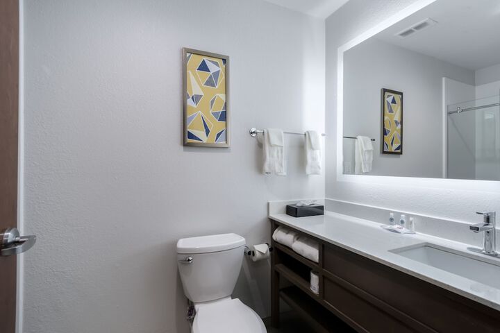 Room 16 of 28