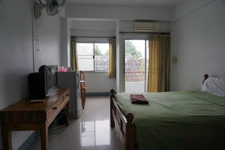 Room 8 of 37