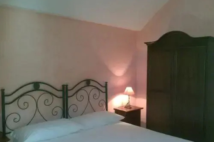 Room 7 of 8