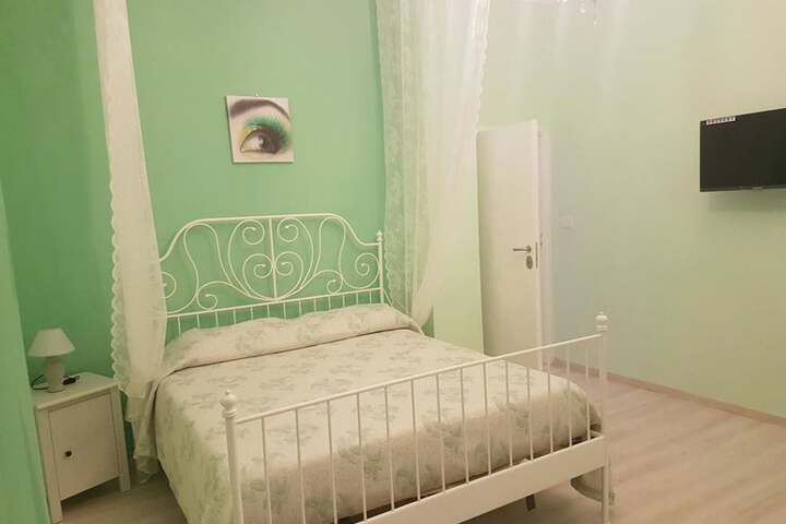 Room 10 of 17