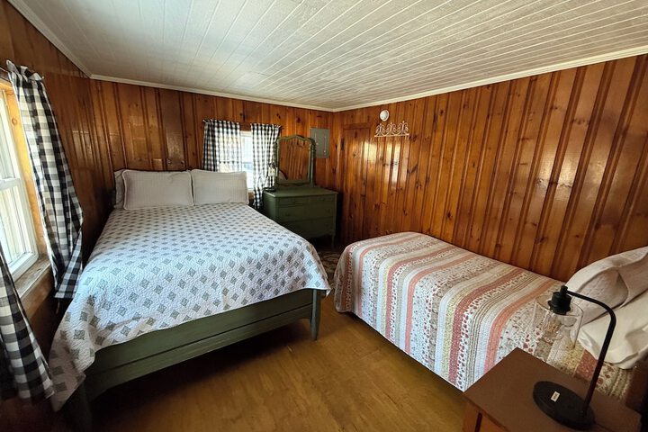 Room 35 of 212