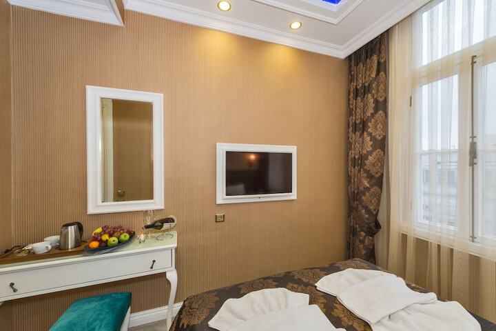 Room 32 of 87
