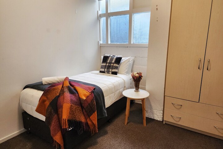 Room 33 of 123