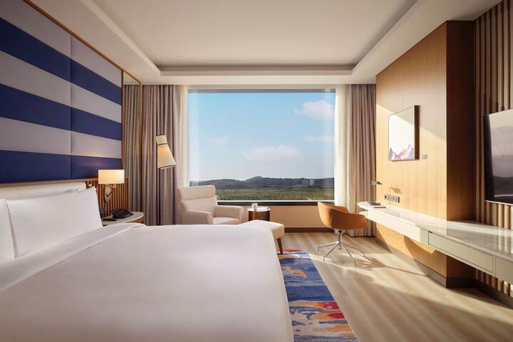 Room 15 of 203