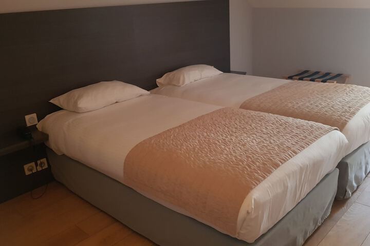 Room 5 of 63