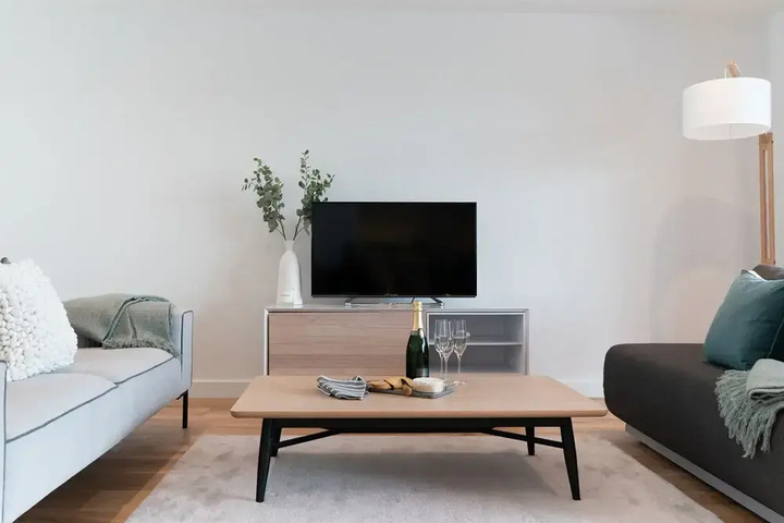 Room 5 of 16