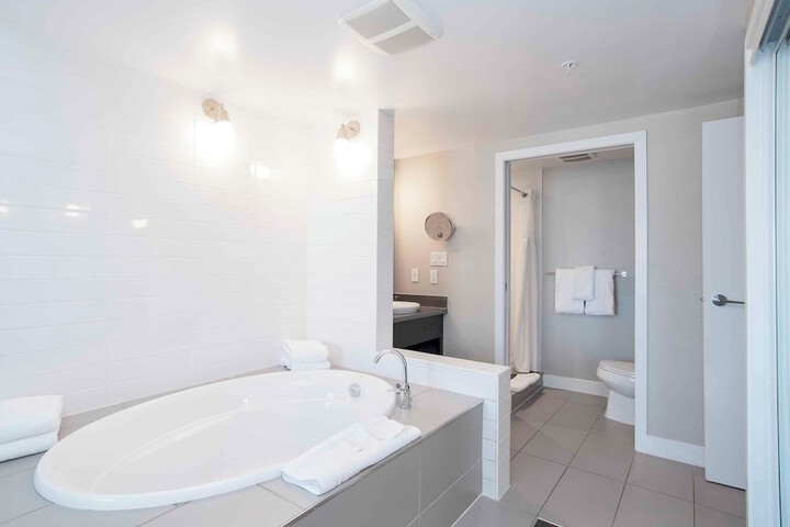 Jetted tub