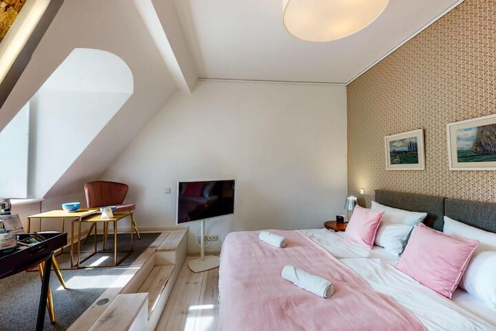 Room 6 of 60