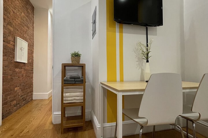 Room 150 of 236