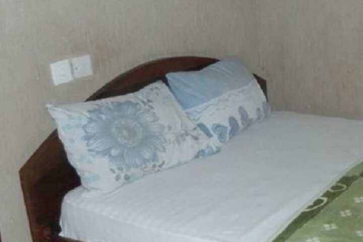Room 11 of 28
