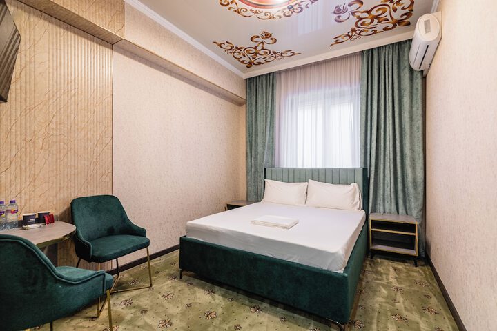 Room 12 of 84