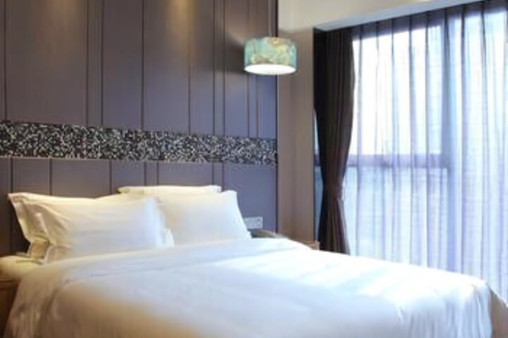 Room 6 of 8