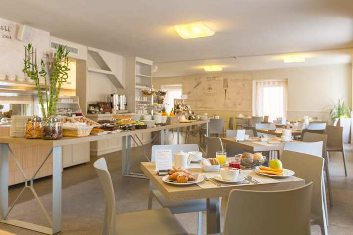 Breakfast/Coffee Service 47 of 73