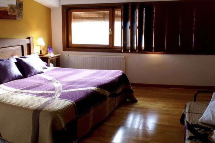 Room 4 of 7