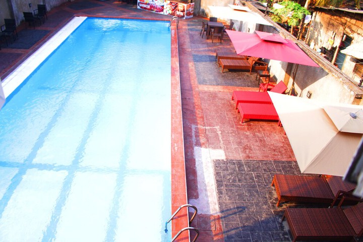 Pool 68 of 93
