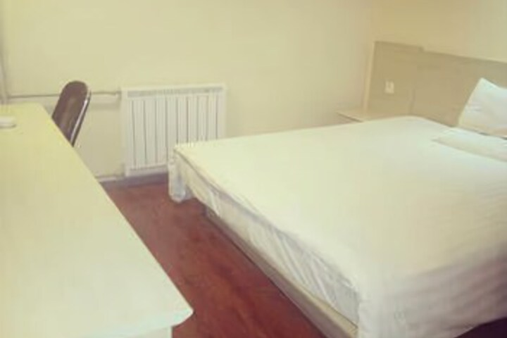 Room 6 of 8