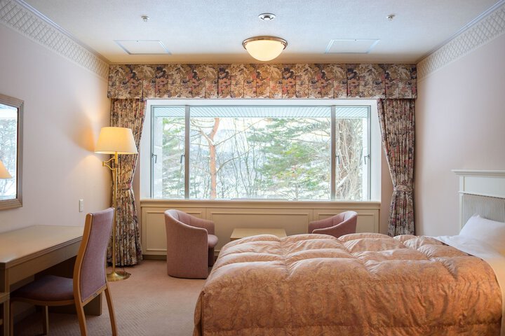 Room 9 of 102