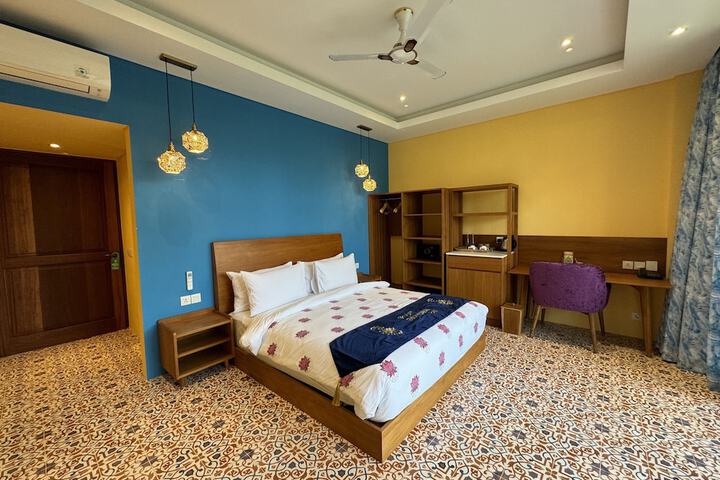 Room 6 of 40