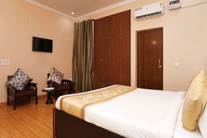 Room 14 of 19