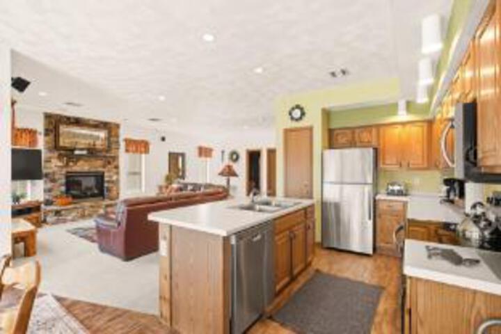 Seven Springs 4 BR Premium Condo Mountain Views! by RedAwning in Champion, PA