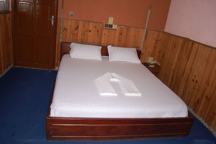 Room 11 of 38