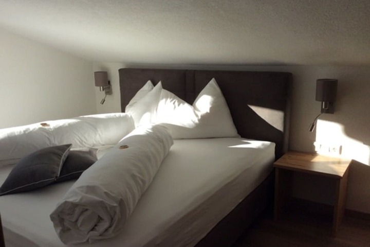 Room 32 of 50