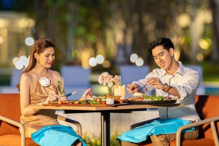 Dining 45 of 80