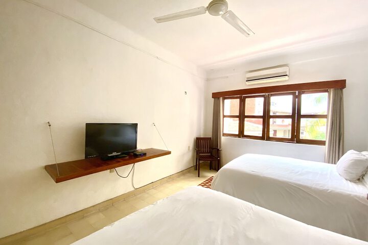 Room 18 of 193