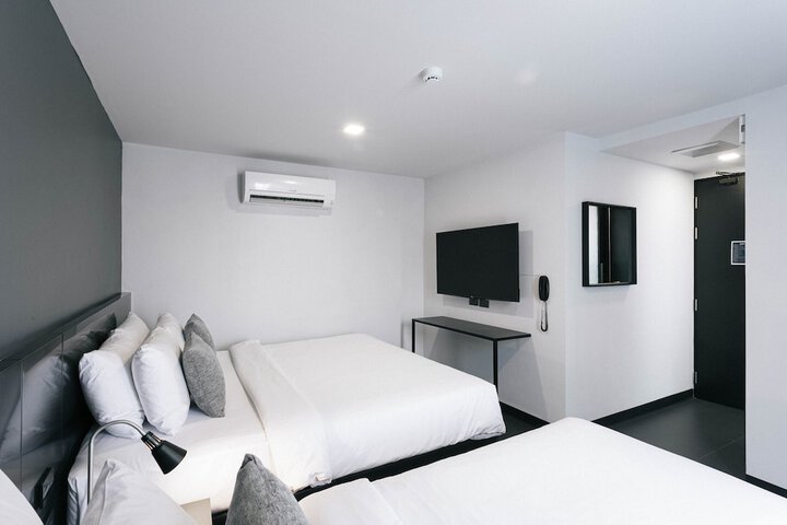Room 4 of 82