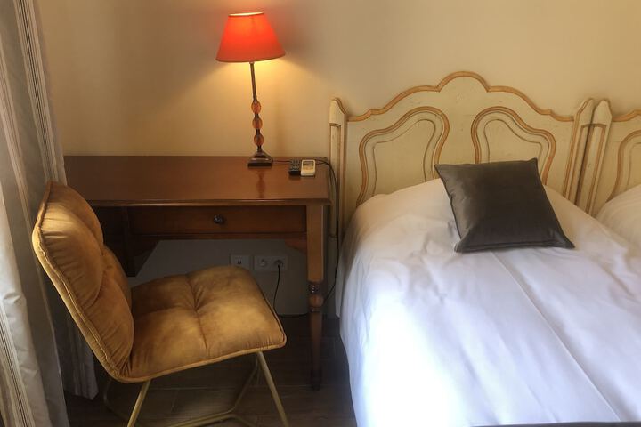 Room 11 of 136