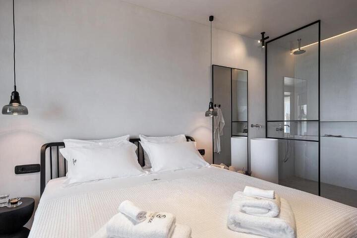 Room 10 of 38