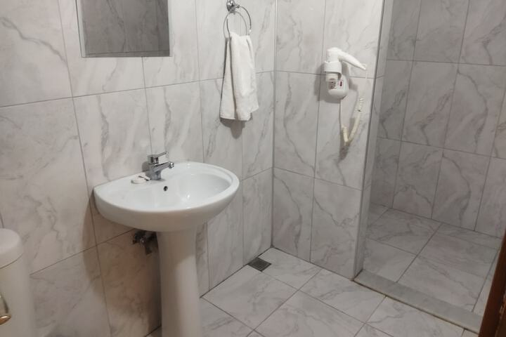 Room 102 of 116