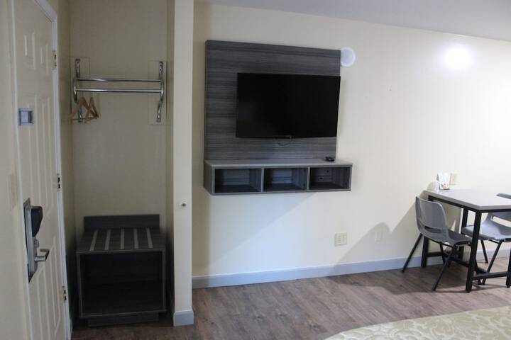 Room 3 of 10