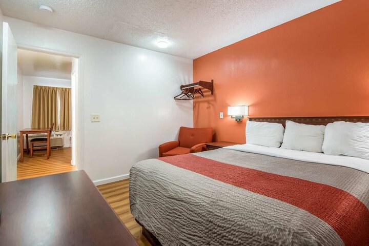 Room 9 of 20