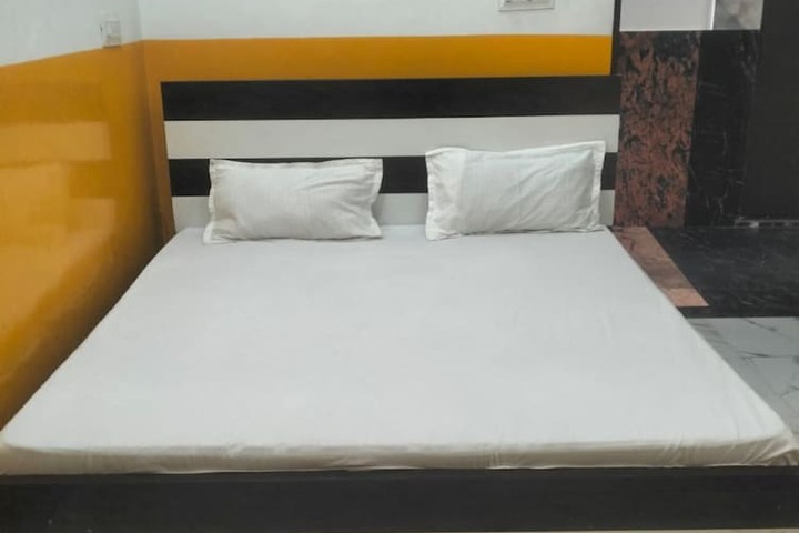 Room 7 of 14