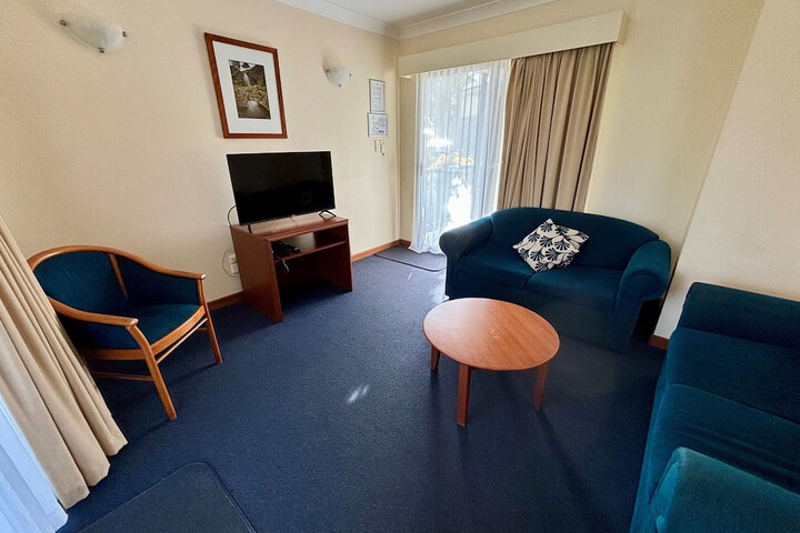 Room 8 of 28