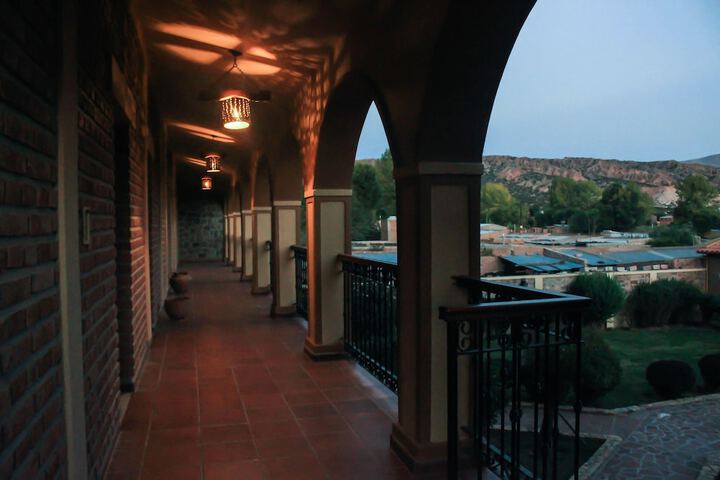 Ballroom/Hall 18 of 41